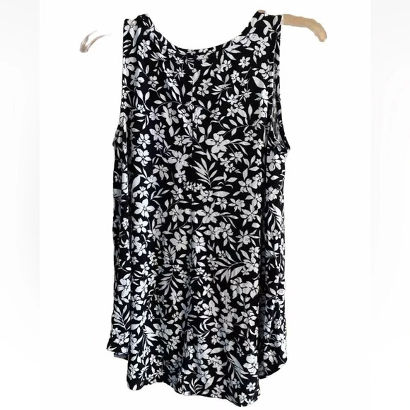 Old Navy Tank Women's Small Black White Floral Sleeveless Crew Neck Blouse Shirt - Picture 2 of 6